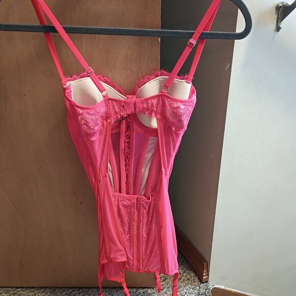 Victoria Secret - Picture 2 of 3